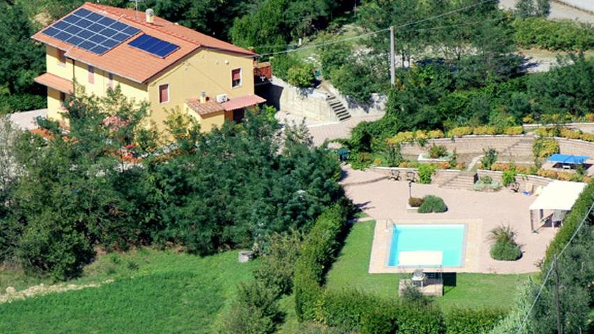 Casa vacanza per 2 persone, con piscina e giardino nonché terrazza in Fucecchio