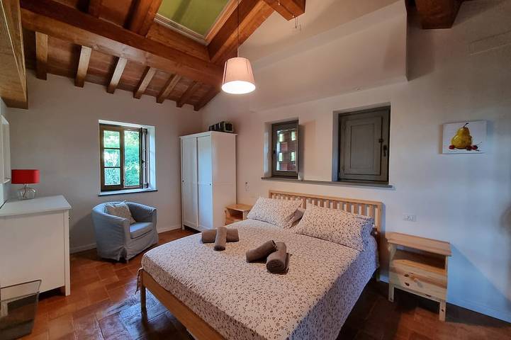 Fienile ristrutturato, vista su Barga, piscina privata riscaldata*. in Barga, Parco Regionale delle Alpi Apuane