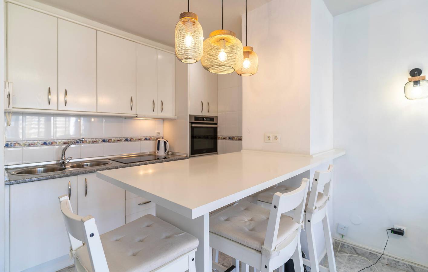 Apartamento vacacional entero, Apartamento junto a la playa con Wi-Fi, aire acondicionado, piscina y cocina - 2,5 km de la Playa de los Boliches in Fuengirola, Costa del Sol