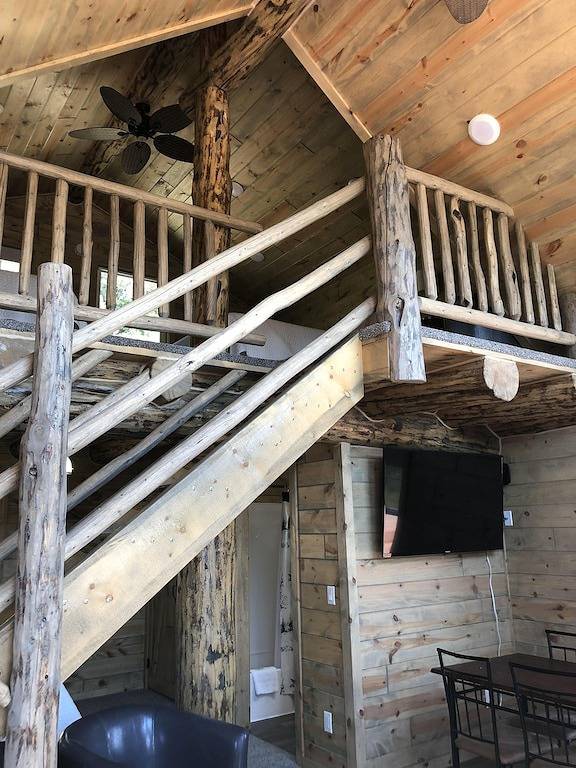 Log cabin for 6 people in Mount Rushmore