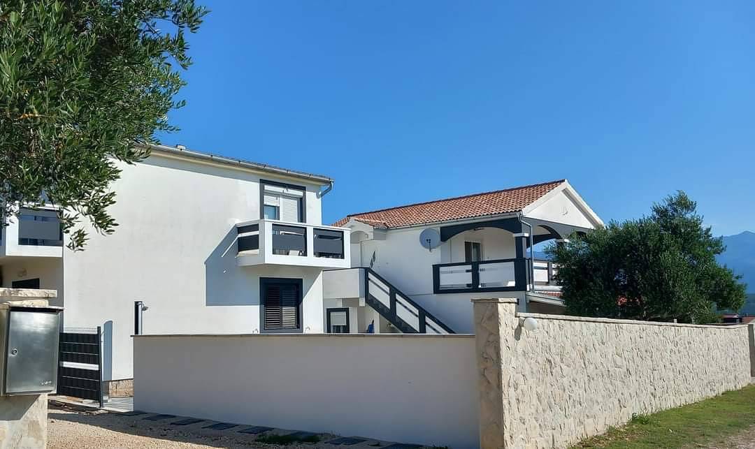 Ganze Ferienwohnung, Ferienwohnung für 5 Personen mit Garten in Novigradsko More, Zadar