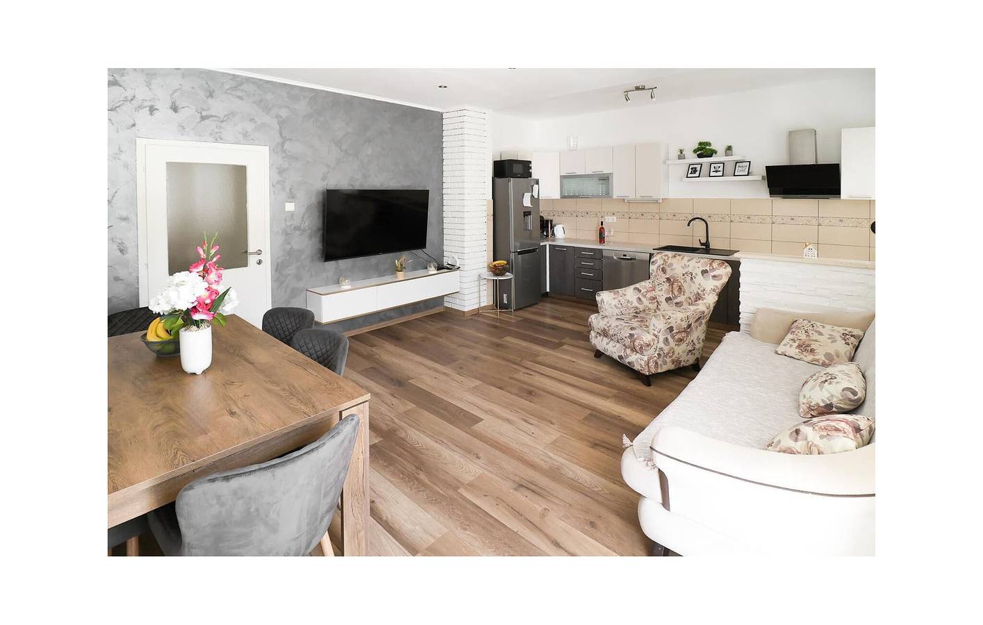 Holiday home for 5 people with terrace in Šibenik-Knin