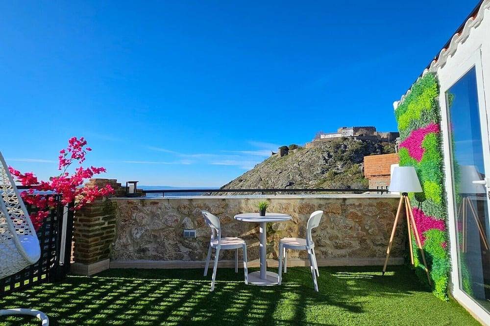 El Mirador, with Terrace and Jacuzzis in Montánchez, Cáceres und Umgebung