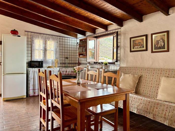 Gîte pour 4 personnes, avec vue et jardin dans Tamaimo - 3