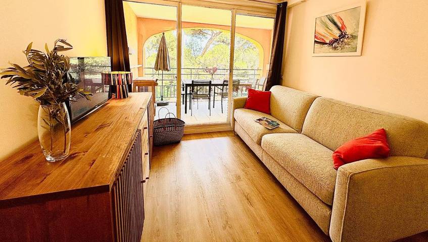Gîte pour 5 personnes, avec piscine ainsi que jardin et vue dans Plage La Badine - 4