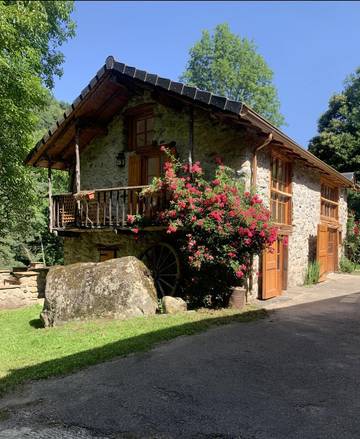 Gîte pour 4 personnes, avec terrasse et jardin à Siguer