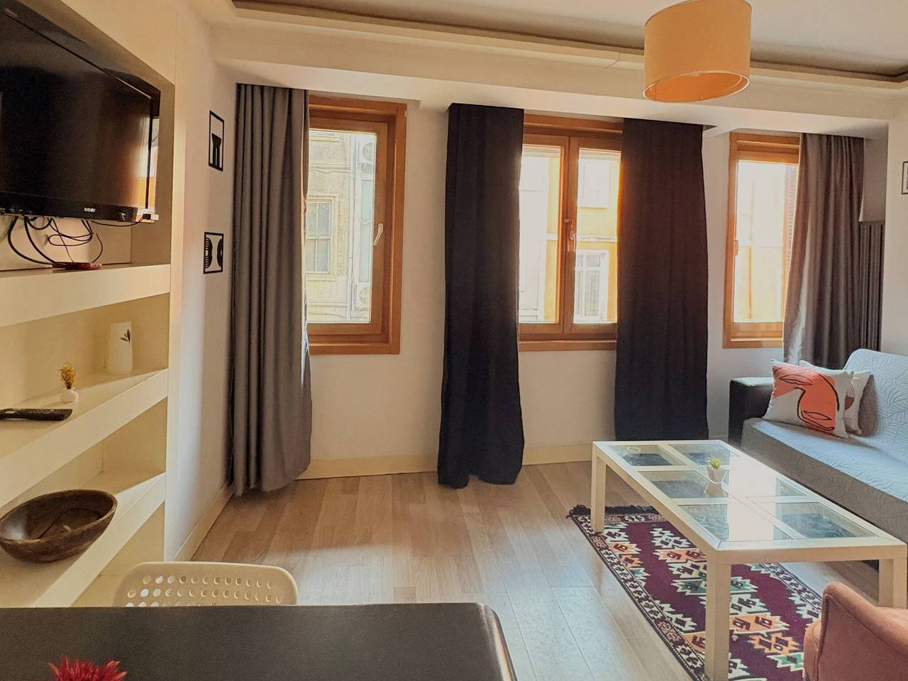 Geheel appartement, Taksim Square—1Br Suite 01 in Beyoğlu, Şehit Muhtar Mahallesi