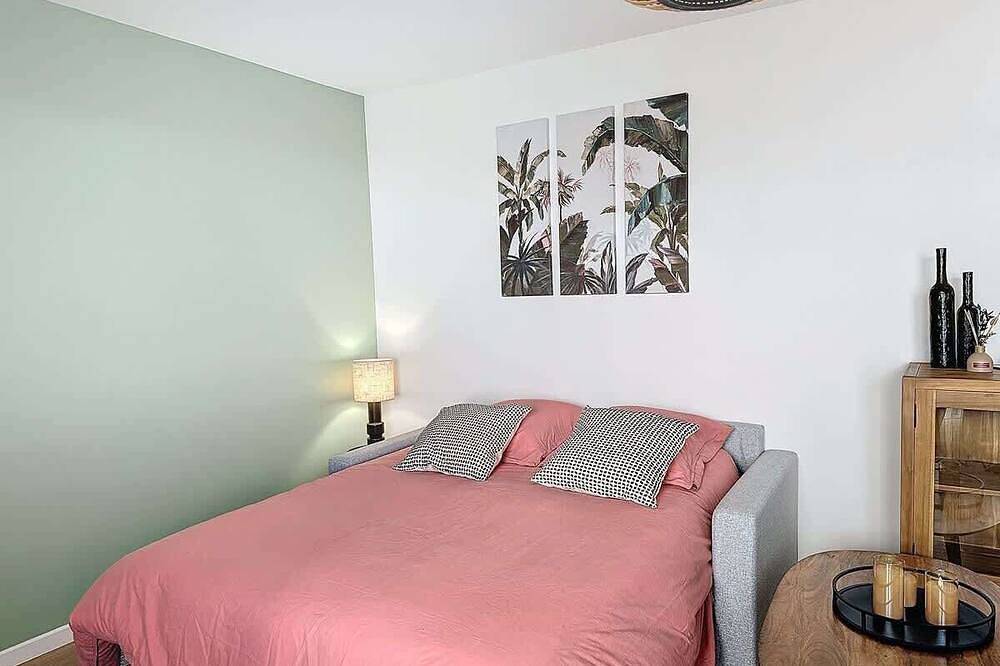 Entire apartment, \"Le Cassin\" - Parking et terrasse, à 5 minutes de la gare in Neuilly-Plaisance, Seine-Saint-Denis