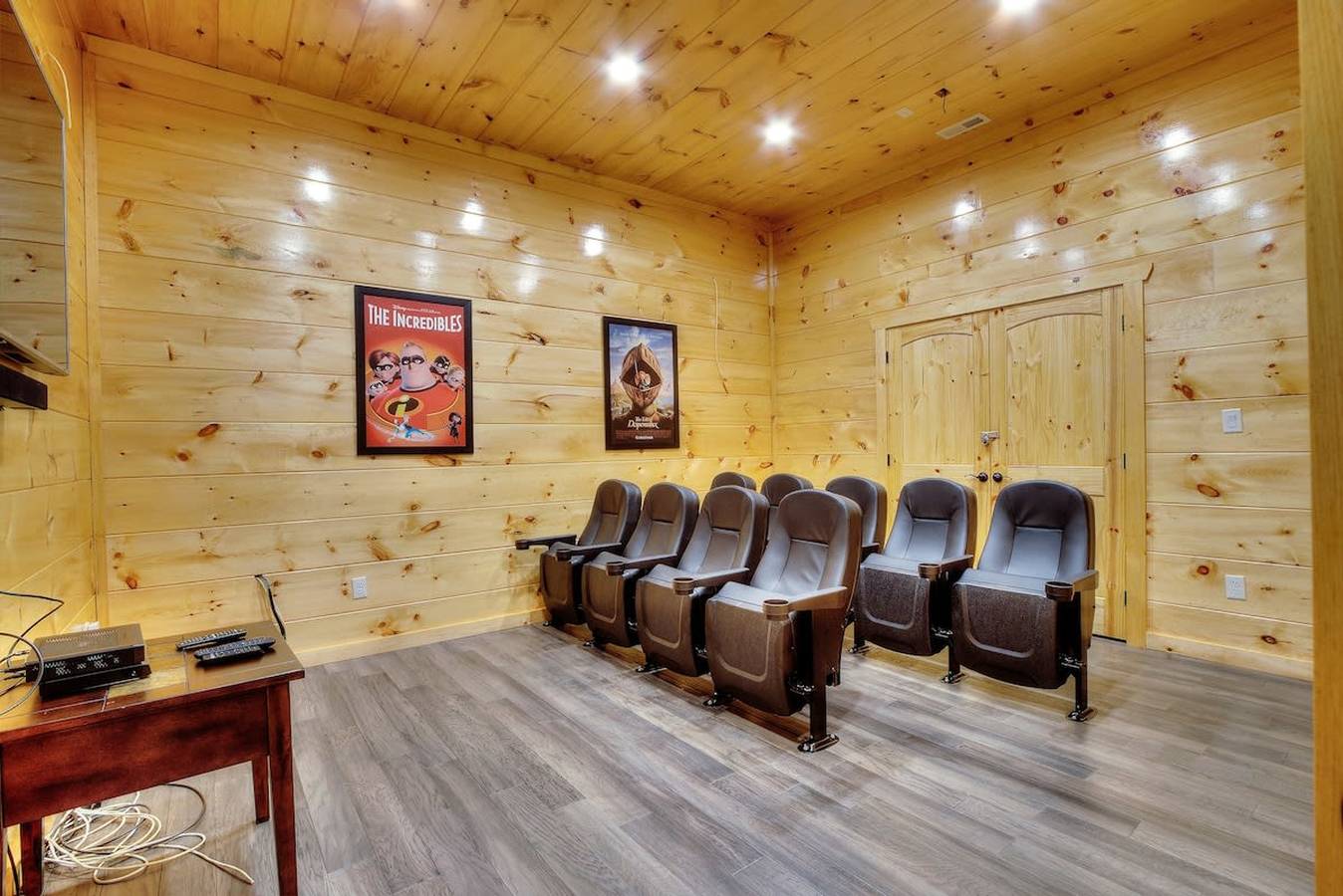 5 Master Suites! 5/6bath Cabin 5 min to Gsmnp! in Gatlinburg, Sevier County