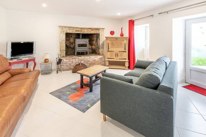 Location de vacances pour 7 personnes, avec Terrasse ainsi que Jardin et Piscine à Saix