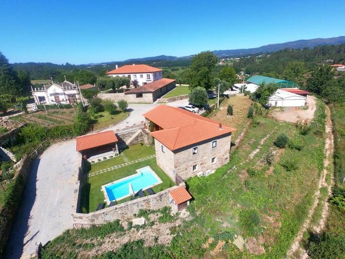 Casa rural para 6 personas, con piscina además de jardín y vistas en Amares - 2
