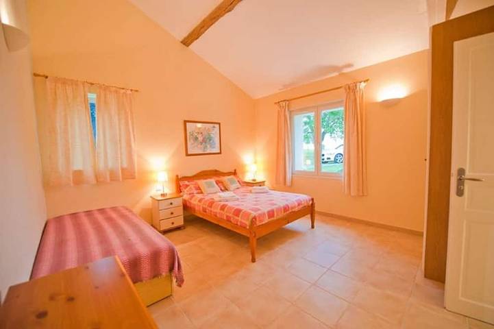 Large, completely renovated country house with swimming pool in Cuq, Agen region