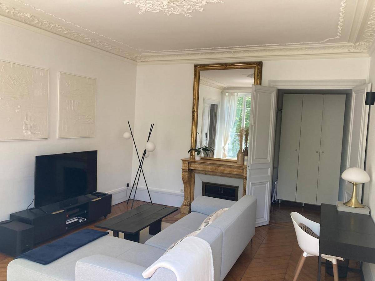 Appartement entier, Very charming Haussmannian apartment with balcony in 3e arrondissement, Paris