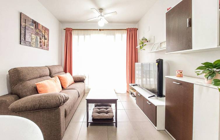 Apartamento vacacional entero, Apartamento moderno con piscina, terraza y a pocos pasos de Playa Masbó in Moncófar, Costa del Azahar