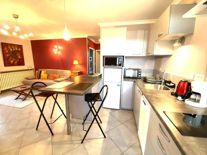 Gîte pour 3 personnes, avec jardin ainsi que vue et terrasse à Villeneuve-de-Berg