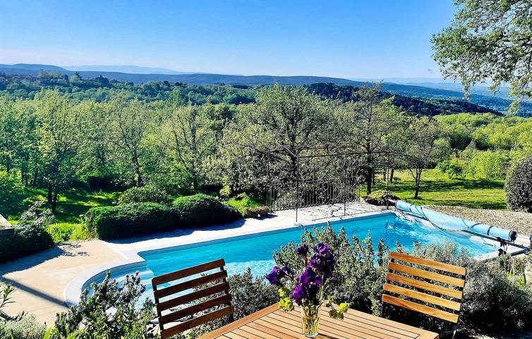 Location de vacances pour 12 personnes à Saint-André-d'Olérargues
