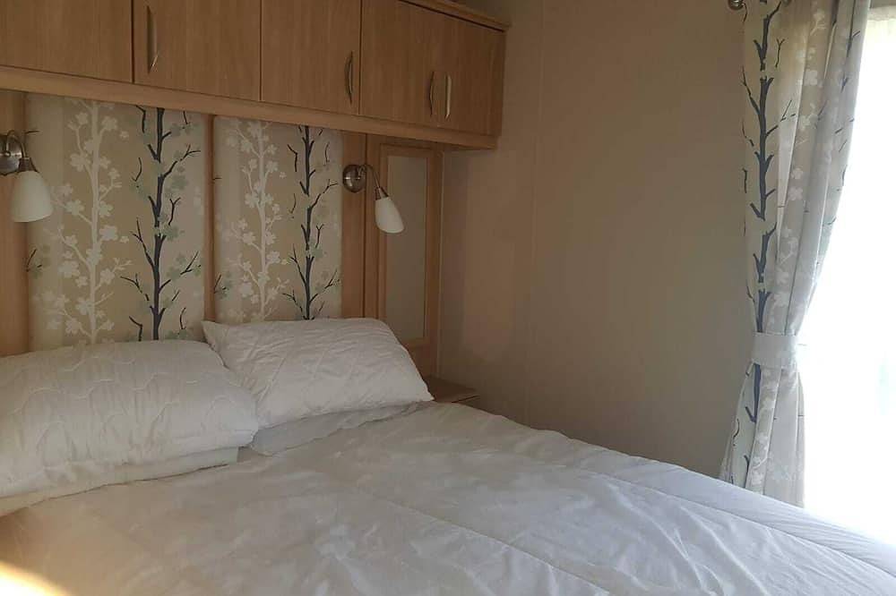 Modern 6 berth caravan close to fishing lakes and beach in Burnham on Sea & Highbridge, Somerset