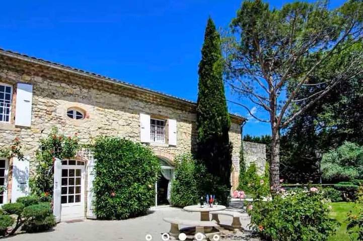 Location de vacances pour 22 personnes, avec Terrasse et Jardin à Loriol-sur-Drôme