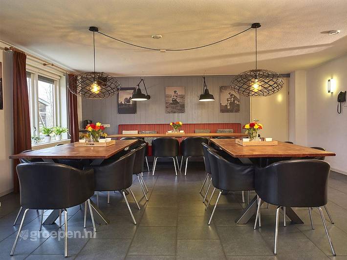 Ferienhaus für 25 Personen, mit Balkon/Terrasse und Pool sowie Terrasse und Sauna in Friesland - 2