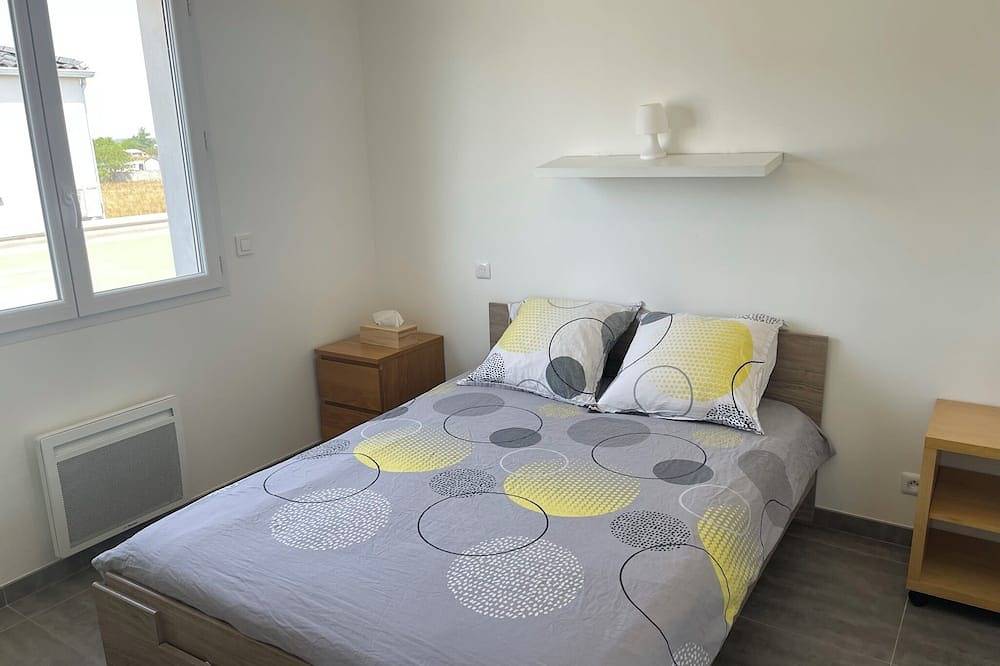 Entire apartment, 20 mn from Nimes, the sea and Montpellier All shops within 500 m in Aimargues, Nimes region