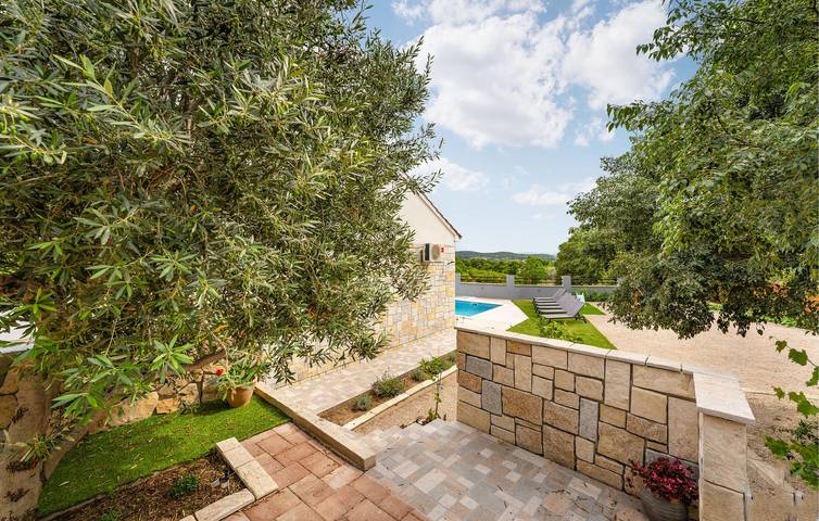 Ferienhaus für 6 Personen, mit Terrasse und Garten sowie Pool in Zadar - 2