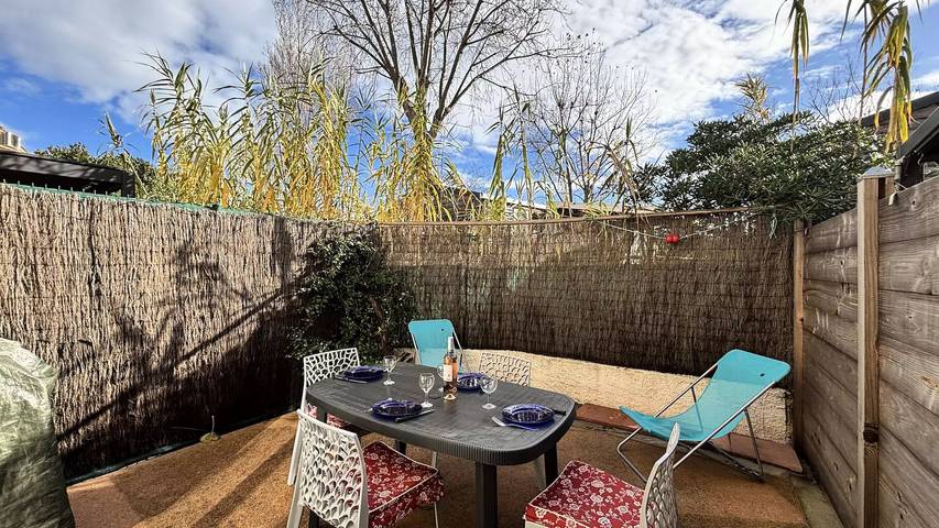 Location de vacances pour 5 personnes, avec piscine ainsi que terrasse et vue dans Office De Tourisme De Marseillan - 2