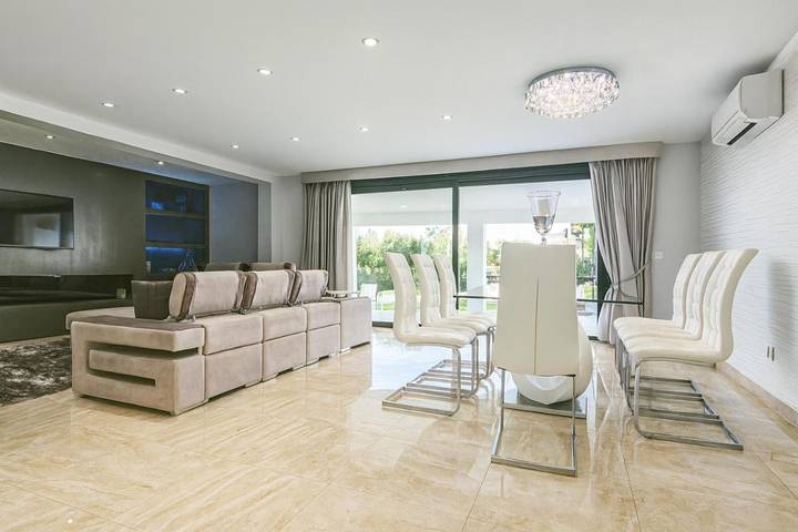 Casa rural para 10 personas, con vistas además de jardín y piscina en Churriana - 2