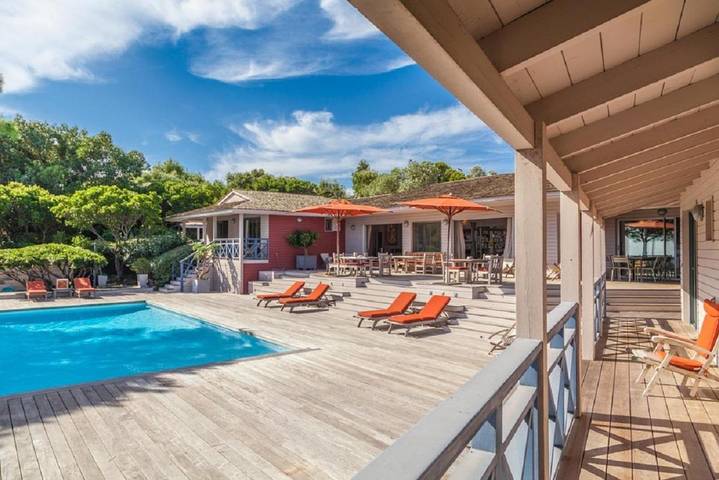 Villa pour 14 personnes, avec terrasse et jacuzzi ainsi que piscine et jardin dans Sperone