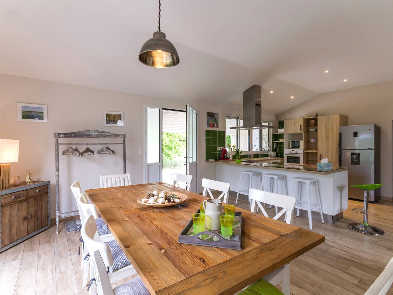 Cozy Cottage Amidst Nature with Garden, Terraces, and Lake Proximity in Saint-Philbert-de-Grand-Lieu, Nantes region