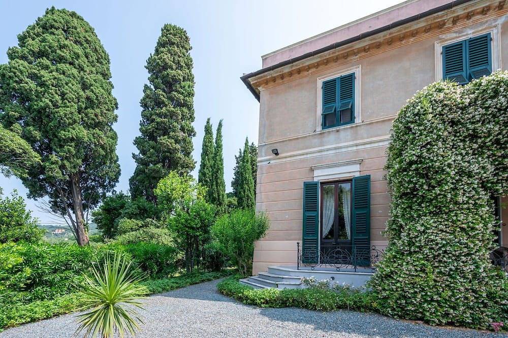 Magnifica villa per 4 ospiti con Wifi, Tv, animali ammessi e parcheggio in Albisola Capo, Albisola Superiore