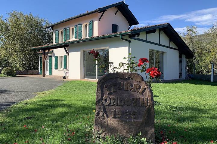 Maison de vacances pour 6 personnes, avec Jacuzzi ainsi que Terrasse et Jardin à Saint-Jean-Pied-de-Port