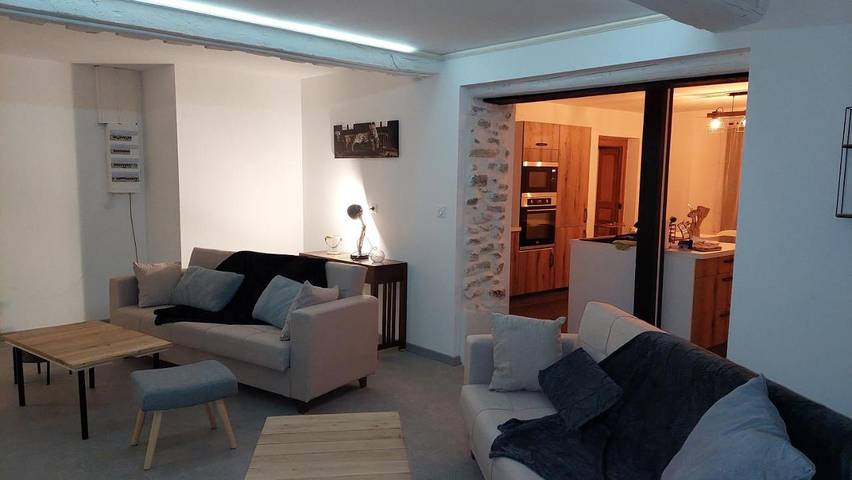 Gîte pour 10 personnes, avec jacuzzi et terrasse dans Maron