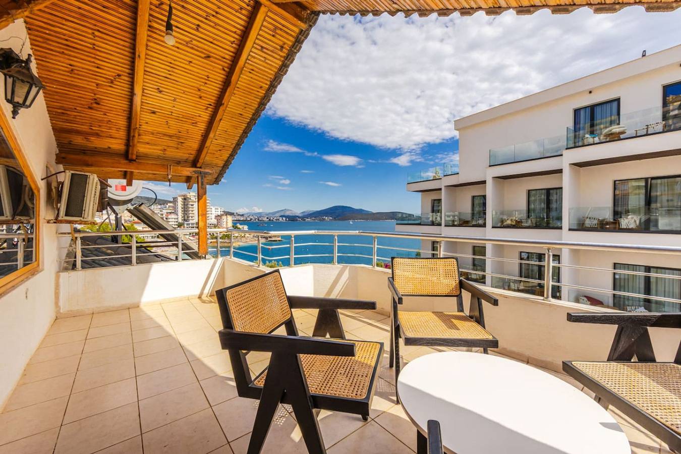 Ganze Wohnung, Ferienwohnung für 4 Personen mit Pool in Sarandë, Vlorë