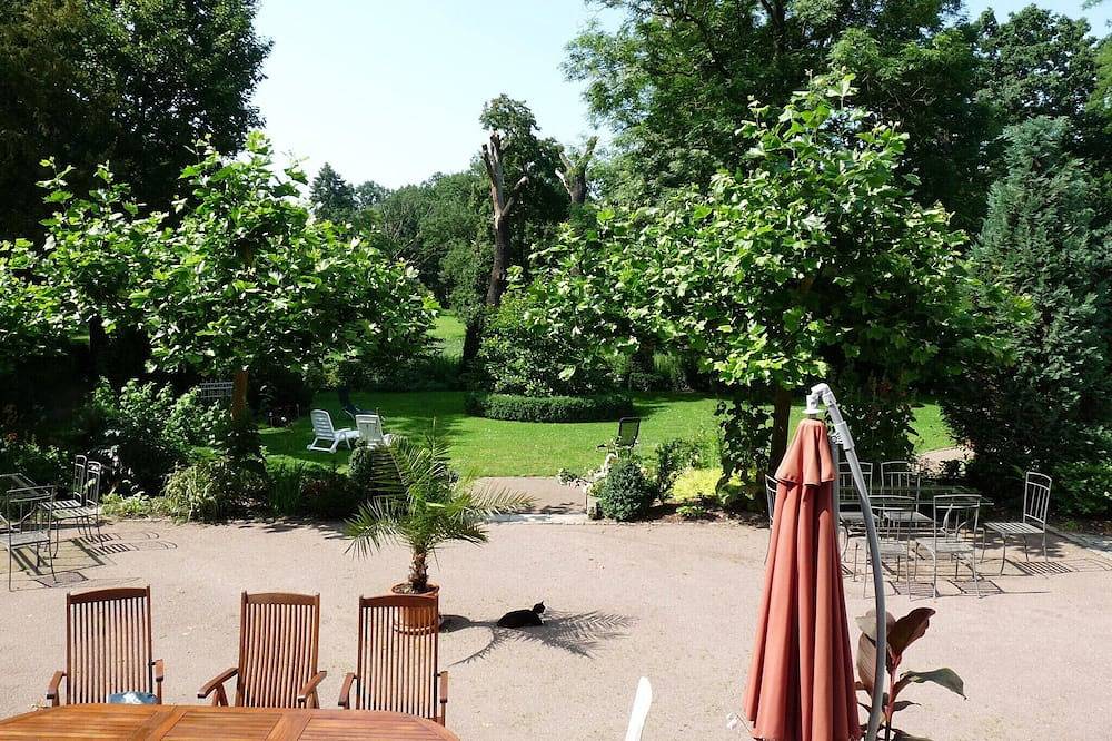 Ganze Wohnung, Liebevoll saniertes Herrenhaus mit 6 Ein-Raum-Appartements in ruhiger Lage in Arzberg, Nordsachsen