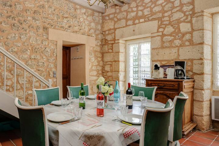 Authentic Stay at Château Vieux Mougnac: Organic Vineyard, Saint-Emilion, Wine & Relaxation in Petit-Palais-et-Cornemps, Libourne region