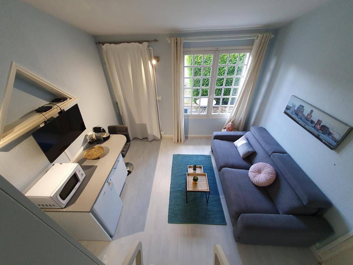 La petite chambre bleue in Amilly, Région de Montargis