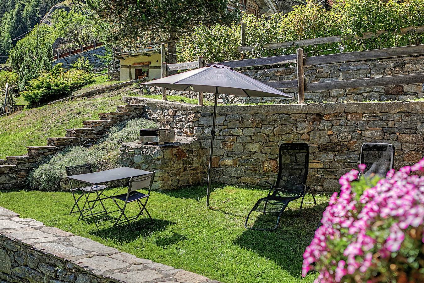 Chalet 'Lo Pailler De Nonno' con vistas a la montaña, jardín compartido y Wi-Fi in Maisonnasse (Valsavarenche), Valsavarenche