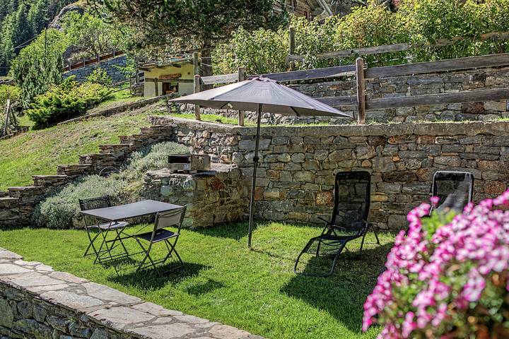 Chalet 'Lo Pailler De Nonno' con vistas a la montaña, jardín compartido y Wi-Fi in Maisonnasse (Valsavarenche), Valsavarenche