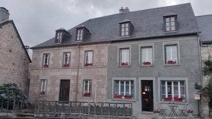 Chambre d’hôte pour 6 personnes, avec terrasse ainsi que vue et jardin dans la Creuse