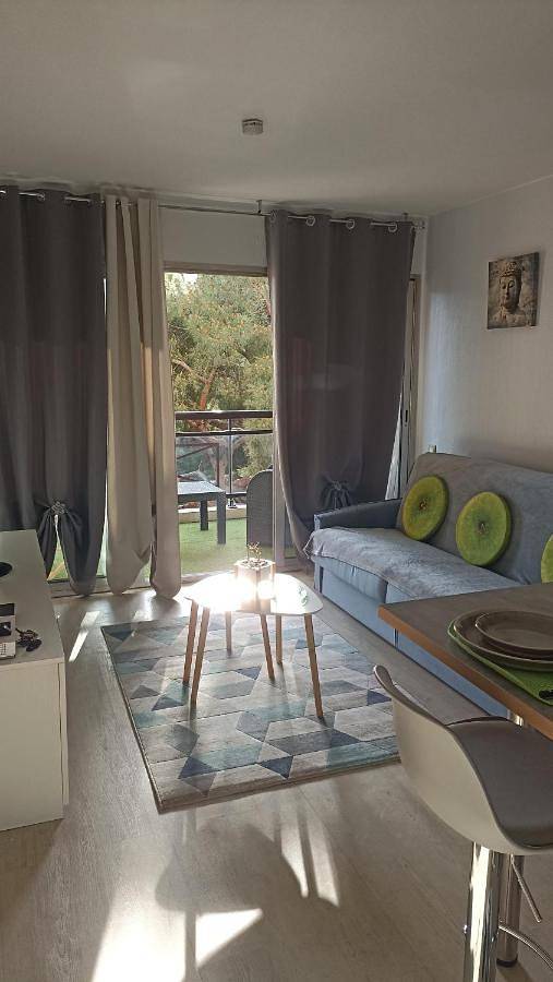 Gîte pour 4 personnes, avec piscine et terrasse dans Office De Tourisme Cannes La Bocca