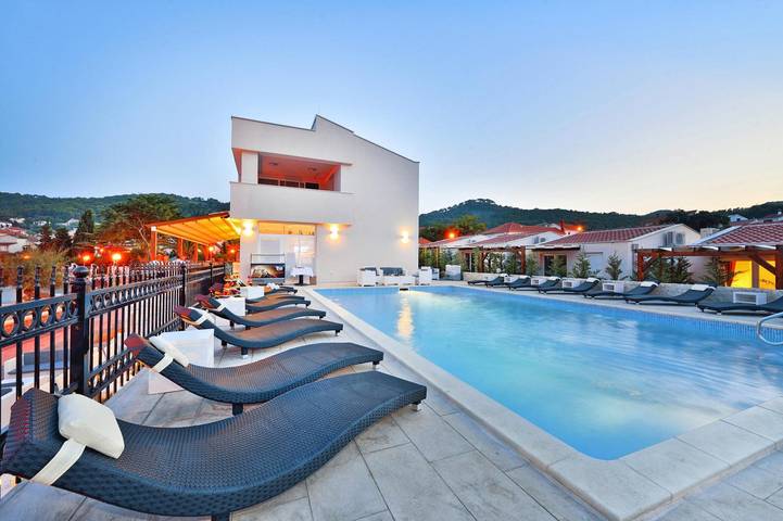 Ganze Wohnung, Wohnung auf Ugljan mit Pool und Sandstrand in Plaža Jaz, Poljana