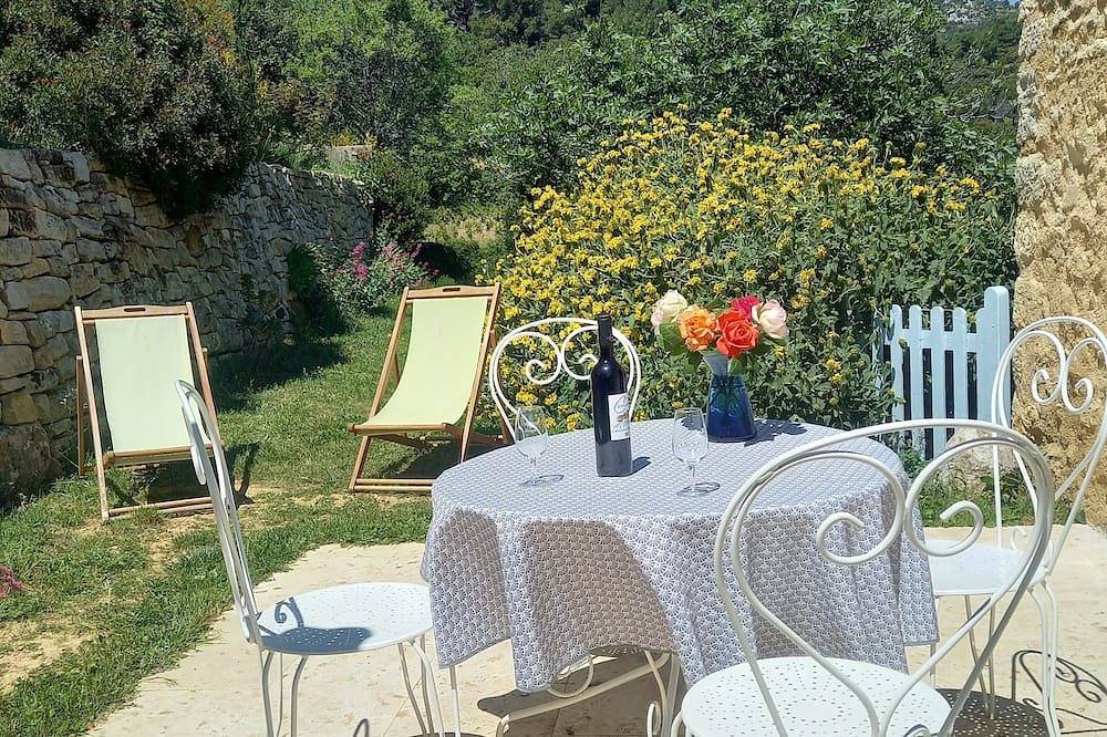 Gite 3 Personnes Dans Authentique Ferme Provencale in Suzette, Vaucluse