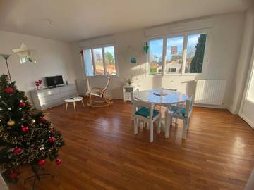 Location de vacances pour 6 personnes, avec jardin et terrasse dans Jaunay-Marigny