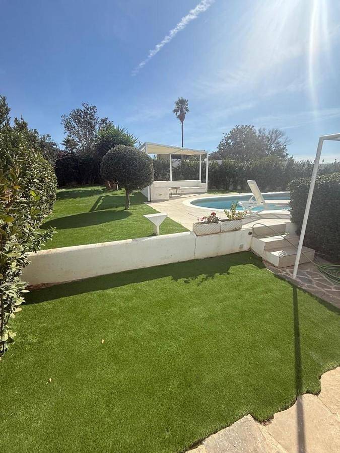 Location de vacances pour 8 personnes, avec vue ainsi que piscine et jardin, adapté aux familles dans Saronida - 3