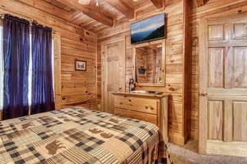 Log Cabin for 18 People in Pigeon Forge, Sevier County, Photo 2