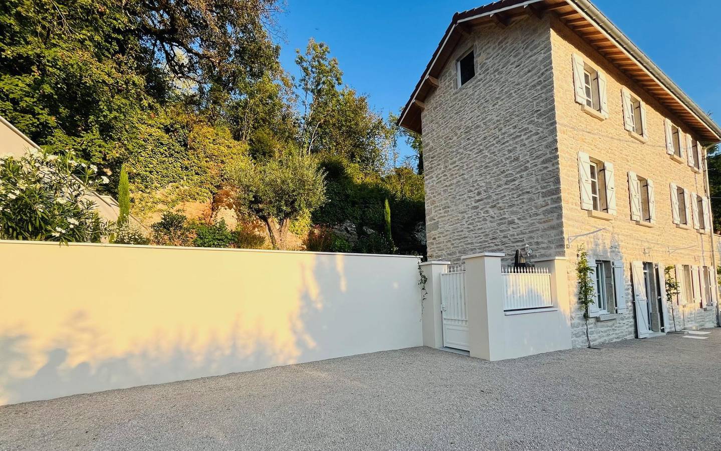 Gîte für 2 Personen mit Terrasse in Porcieu-Amblagnieu, La Tour-du-Pin und Umgebung