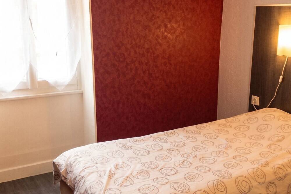 Entire apartment, Homerez - Flat in Néris-les-Bains. in Néris-les-Bains, Montluçon region