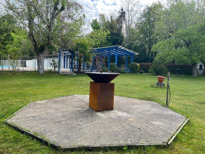 Camping pour 4 personnes, avec Terrasse ainsi que Jardin et Piscine