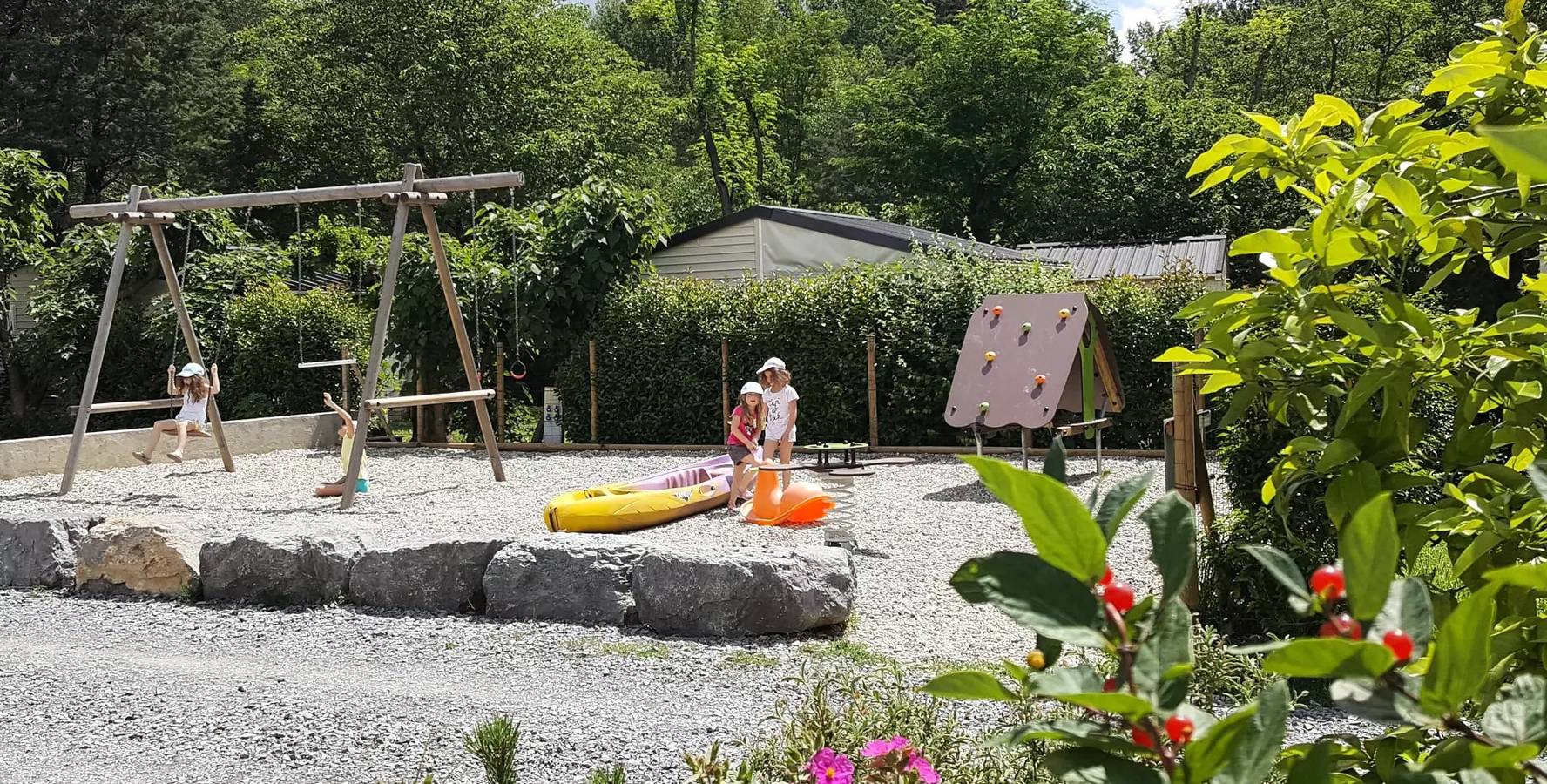Tithome - 21m² - 2 chambres - sans sanitaires 5 personnes in Chauzon, Ardèche