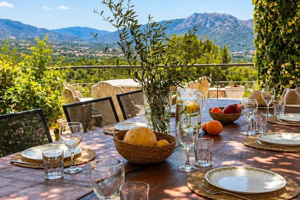 Villacolina – Pool, Tennis & Breathtaking Views in Ses Rotgetes de Canet, Esporles